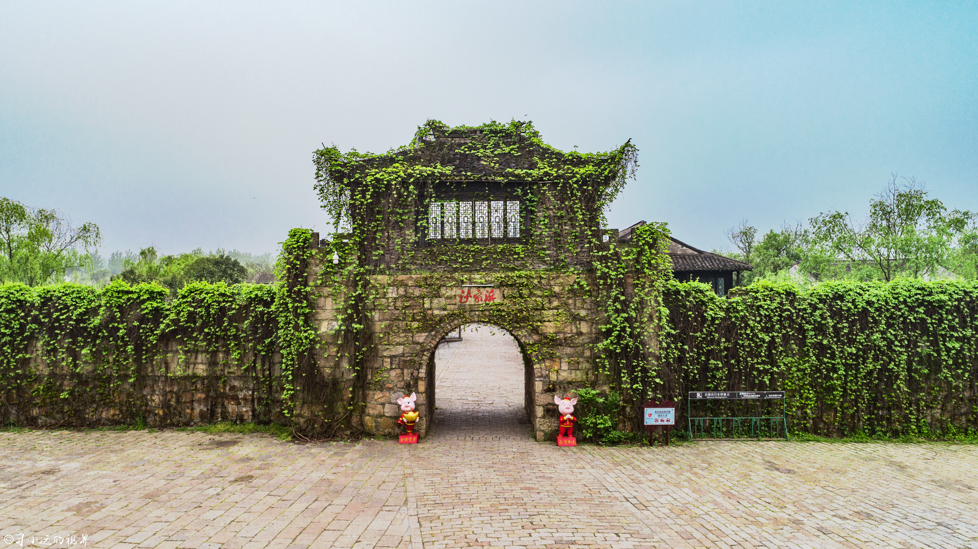 所有地面建築似都是仿古建築,所以橫涇老街也被稱之為