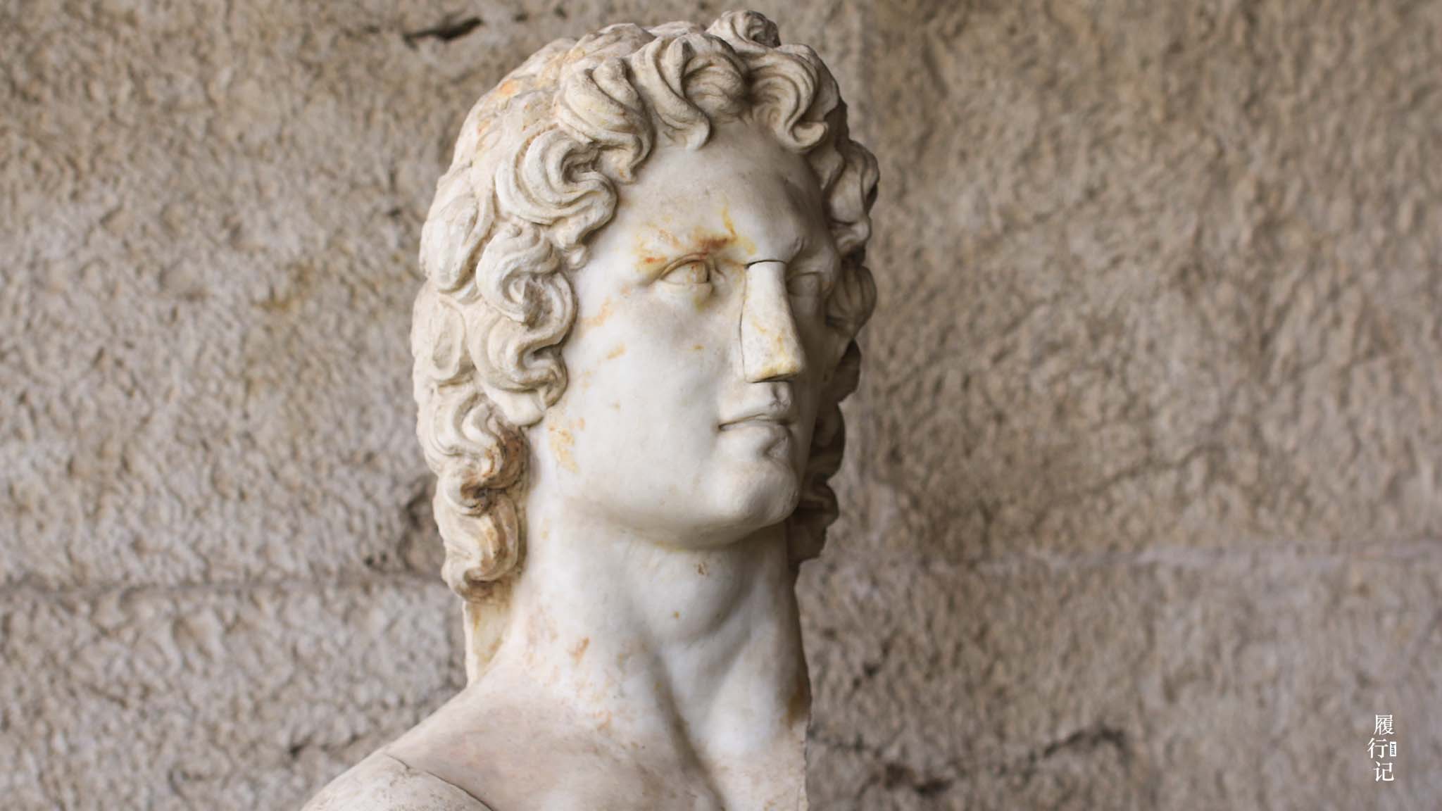 of attalos)是位于雅典古市集的一个宏伟的柱廊,是由帕加马国王阿塔