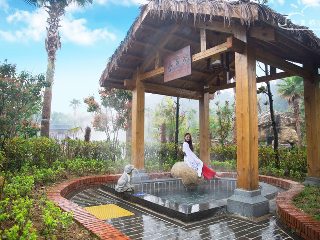 湖北罗田三里畈养生沐汤一日游泡温泉品吊锅赏沙雕观佤族部落表演送5