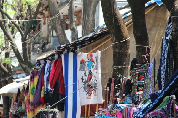 旅游地摊 wKgB3FFip8iAOGkQAAJYkZEI-kA70.jpeg?imageView2%2F2%2Fw%2F600%2Fq%2F90