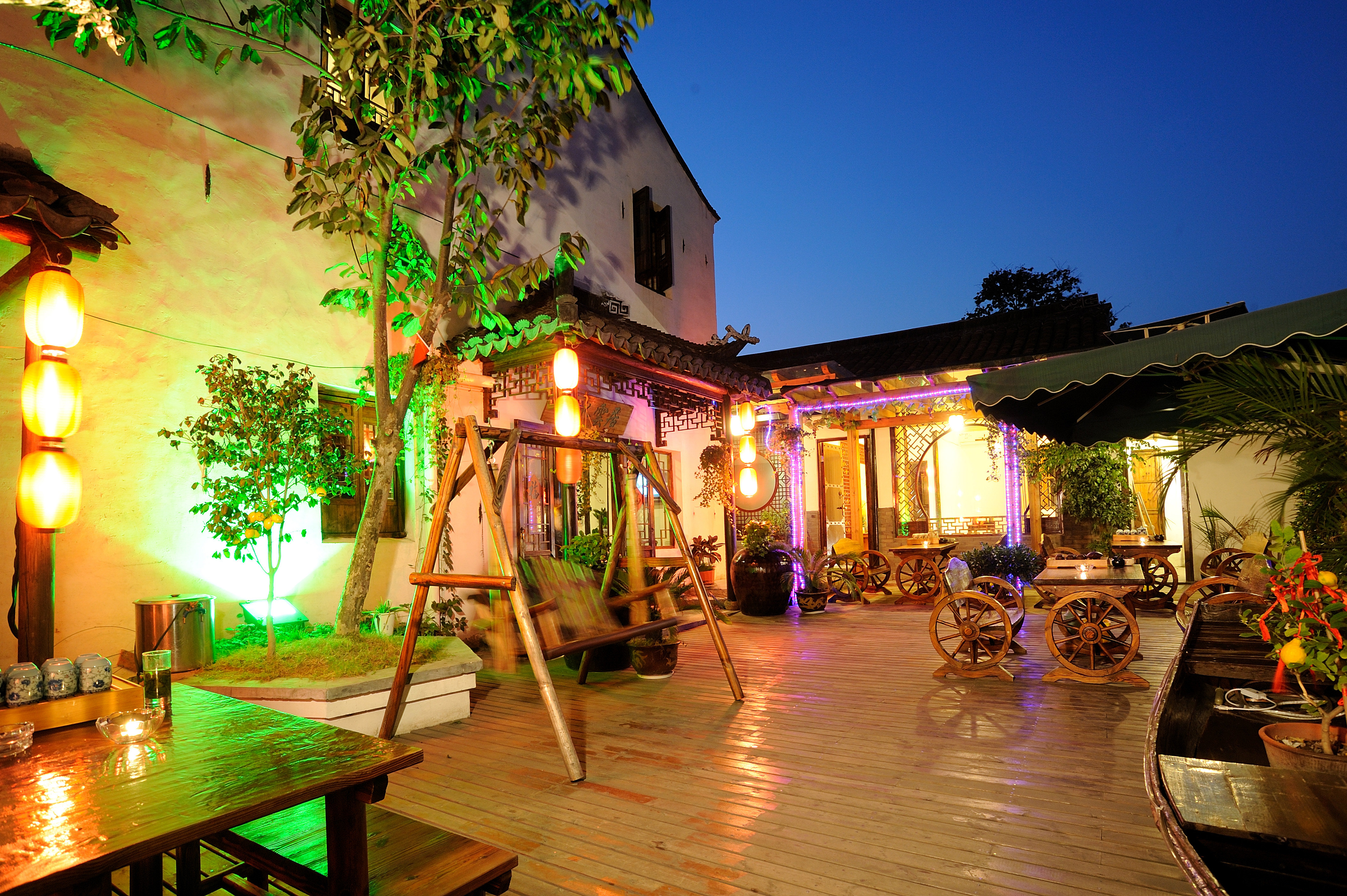 上海出发:上海→延安高架路→g50→金泽出口→商榻→周庄古镇