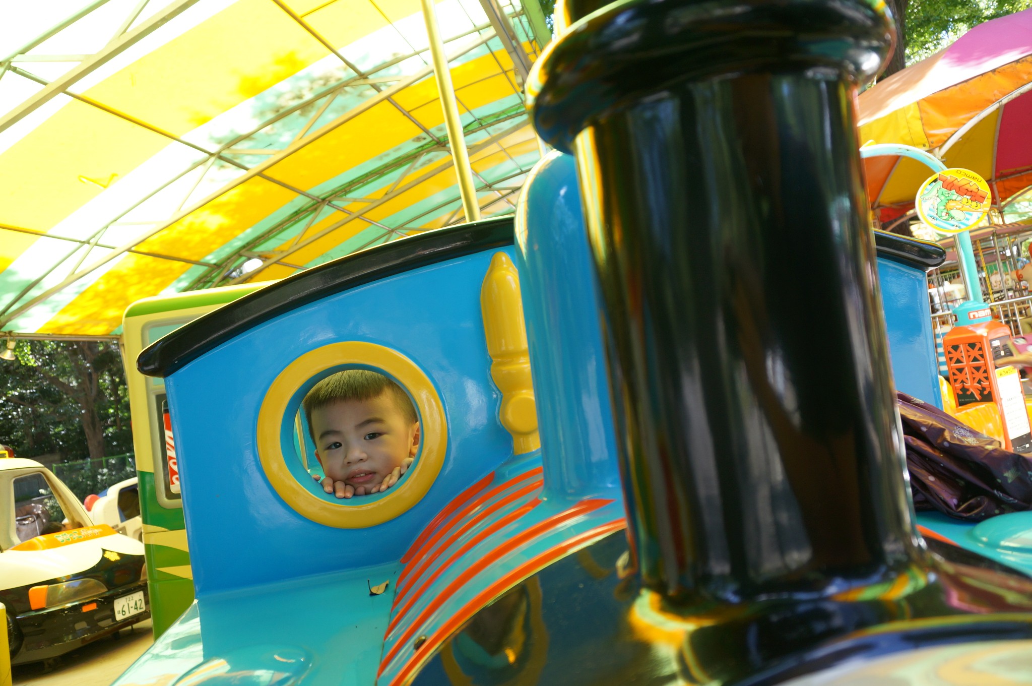 原本计划去上野动物园,后来看到附近有个乐园,小朋友叫着想去,就