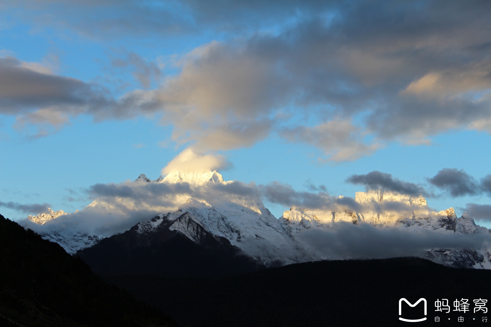 梅里雪山婚纱照_梅里雪山日照金山图片(2)