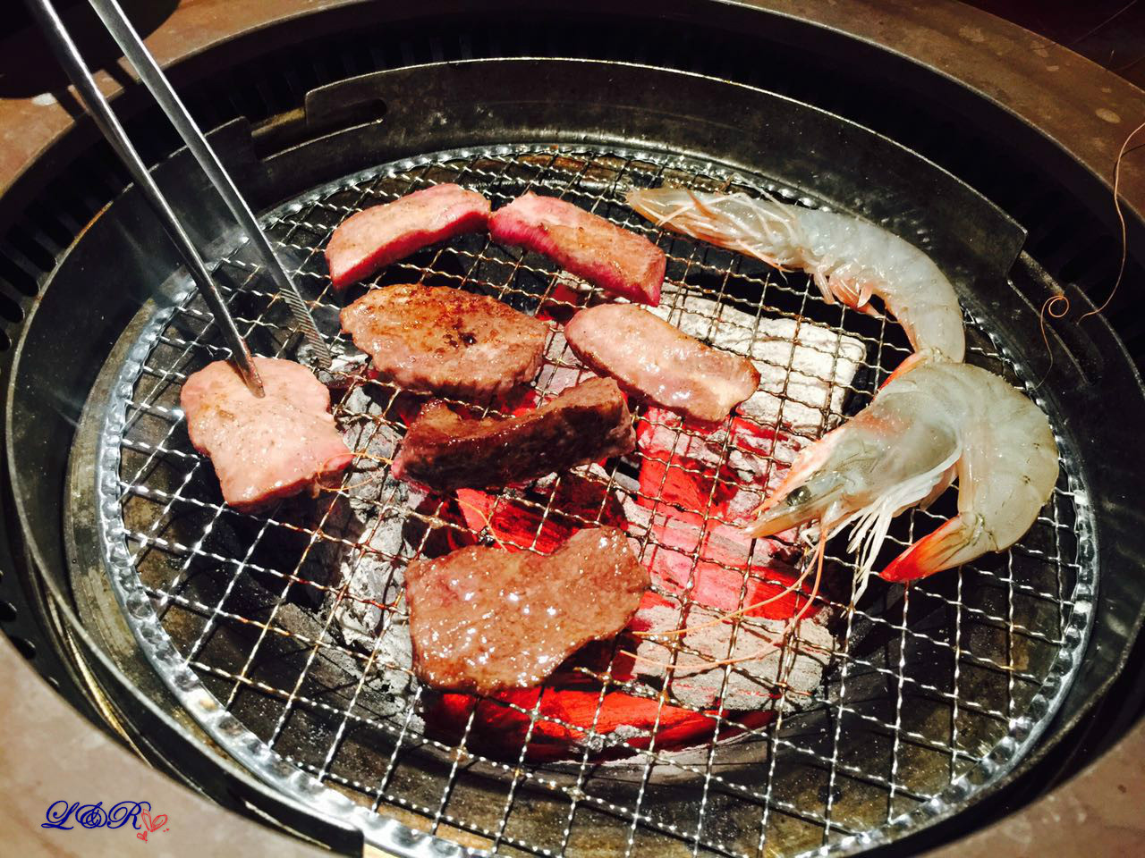 鱼咬羊尾巴猜一成语_木猜一成语疯狂看图